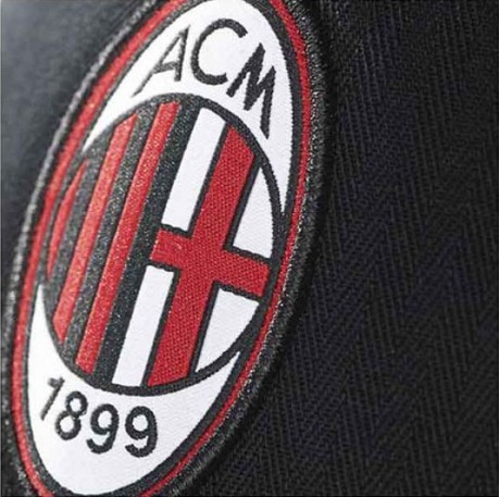 Chapeau, l'AC Milan Adidas