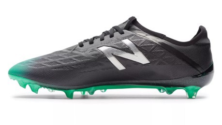 Des chaussures de football, New Balance, et Ils V5 Pro FG-Noir-Vert-Pack