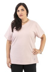 T-Shirt Donna Sleeve Plus nero modella davanti
