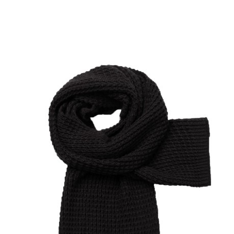Scarf Woman with Brooch black