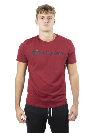 Men's T-Shirt American Classic red model in front of