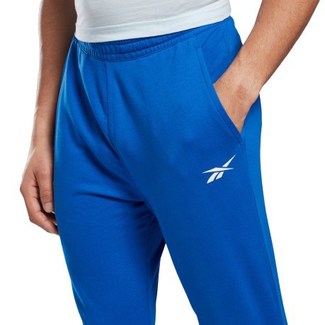 Pantalone Uomo Essentials Linear Logo Blu Indossato Frontale
