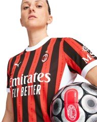 Maglia Calcio Donna AC Milan Casa - fronte indossato - rosso e nero