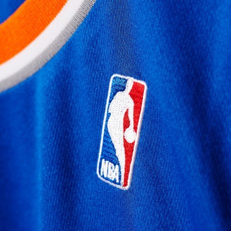 La parte superior del tanque hombre de la NBA de New York Knicks