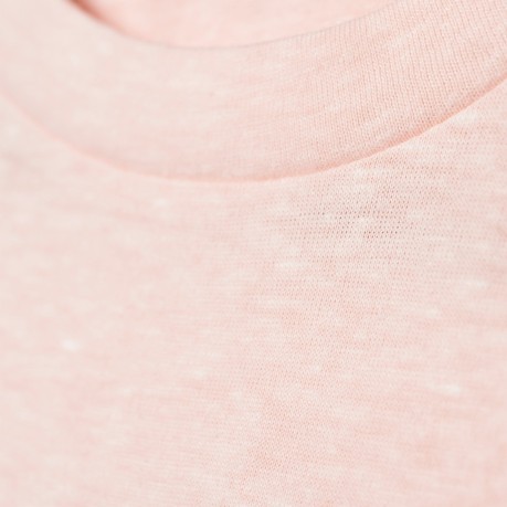 T-Shirt Logo de Mujer de color rosa modelo