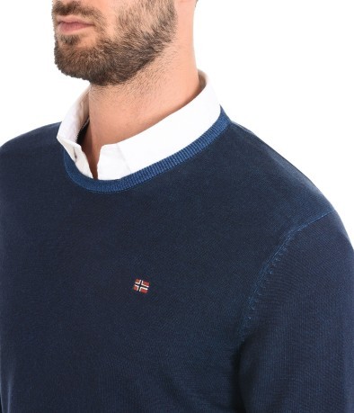 Sweater Man DakShin Crew blue model