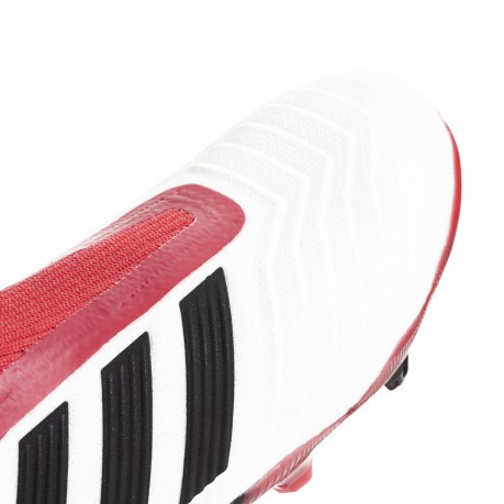 Botas de fútbol Adidas Predator, 18+ FG en color blanco