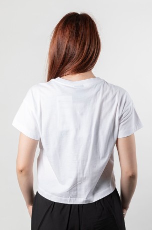 T-Shirt Mujer Instistutional frente a Corto