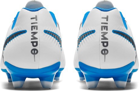 Las botas de fútbol Nike Tiempo Legend VII de la Academia FG blanco