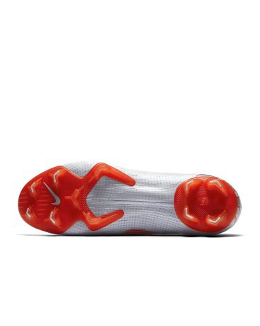 Chaussures de Football Nike Mercurial Vapor 360 Elite FG posées sur le Béton Pack droit