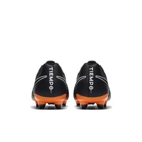 Las botas de fútbol Nike Tiempo Legend VII de la Academia negro/naranja